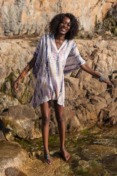 Je recherche un kaftan chic féminin et brillant pour la plage en Martinique