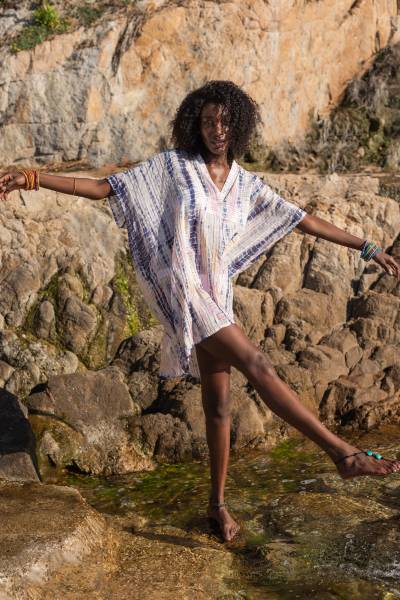 Je recherche un kaftan chic féminin et brillant pour la plage en Martinique