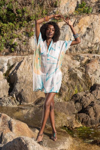 Je recherche un kaftan chic féminin et brillant pour la plage en Martinique