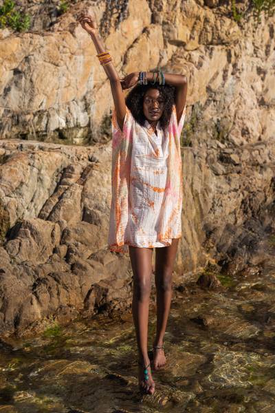 Je recherche un kaftan chic féminin et brillant pour la plage en Martinique