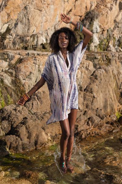 Je recherche un kaftan chic féminin et brillant pour la plage en Martinique